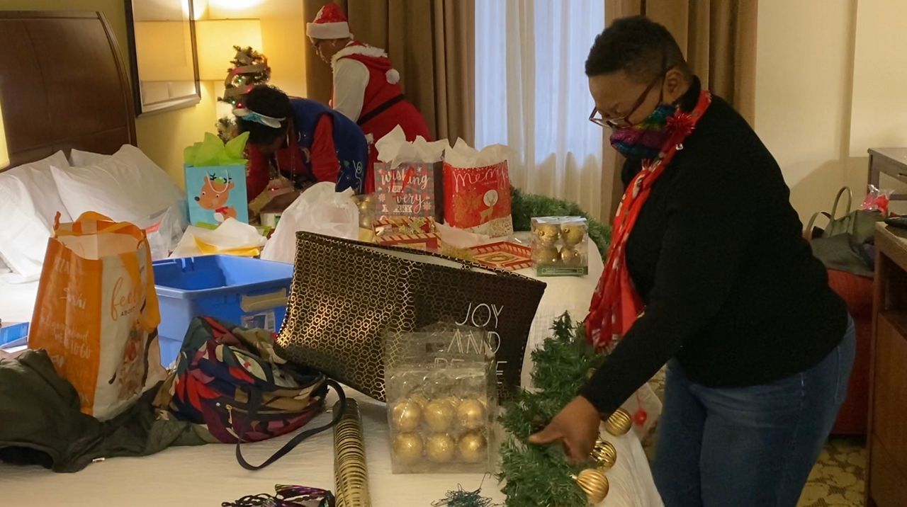 Rochester nonprofit prepares holiday hotel rooms for homeless