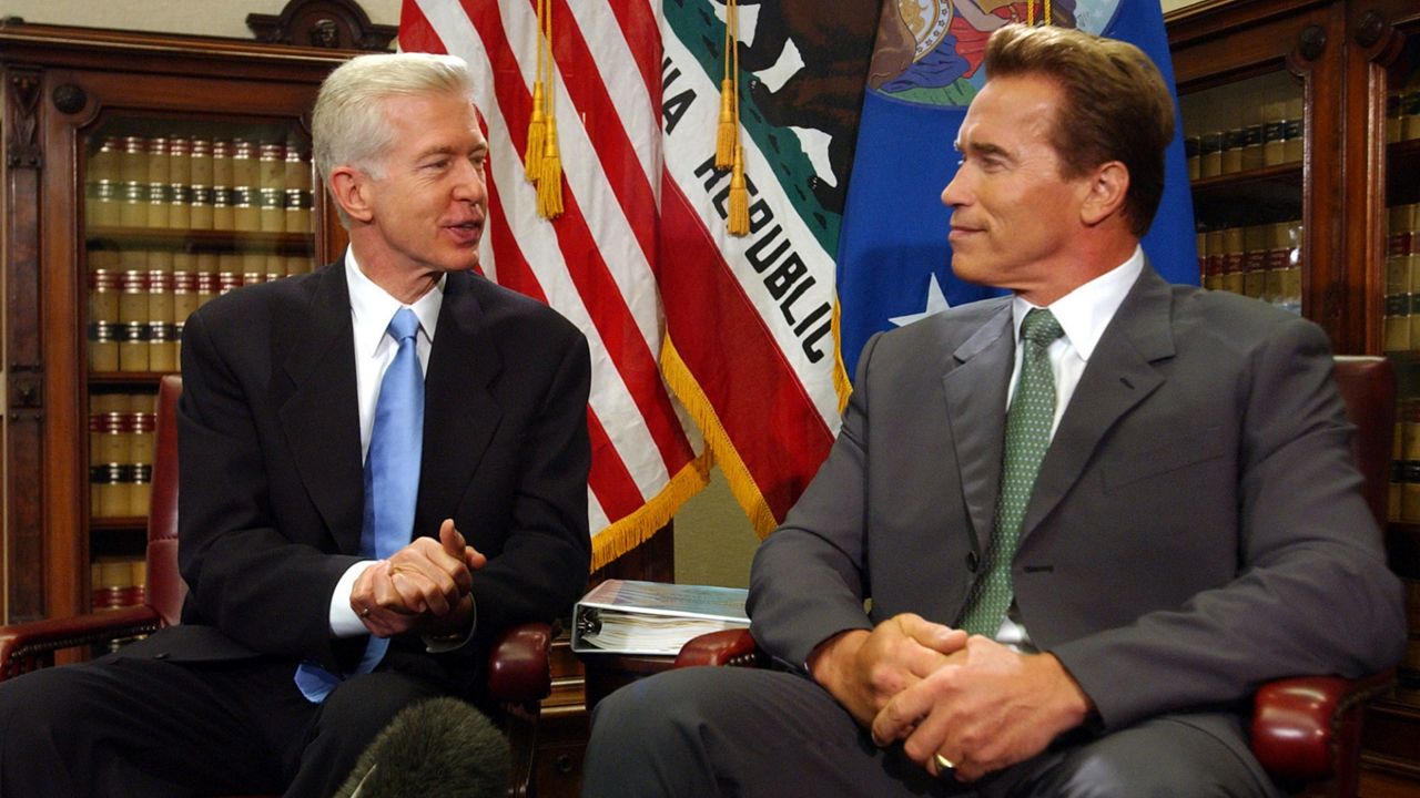 Gov. Gray Davis with Gov.-elect Arnold Schwarzenegger on Oct. 23, 2003 (AP Photo/Rich Pedroncelli, File)