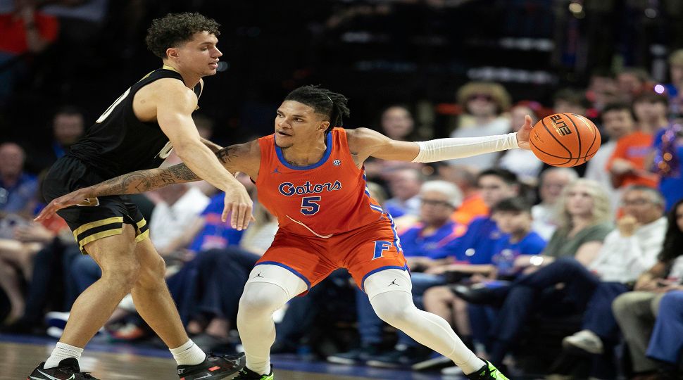 Florida guard Will Richard (5) gets pressure from Vanderbilt guard Chris Manon, left, during the first half of an NCAA college basketball game Tuesday, Feb. 4, 2025, in Gainesville, Fla. (AP Photo/Alan Youngblood)