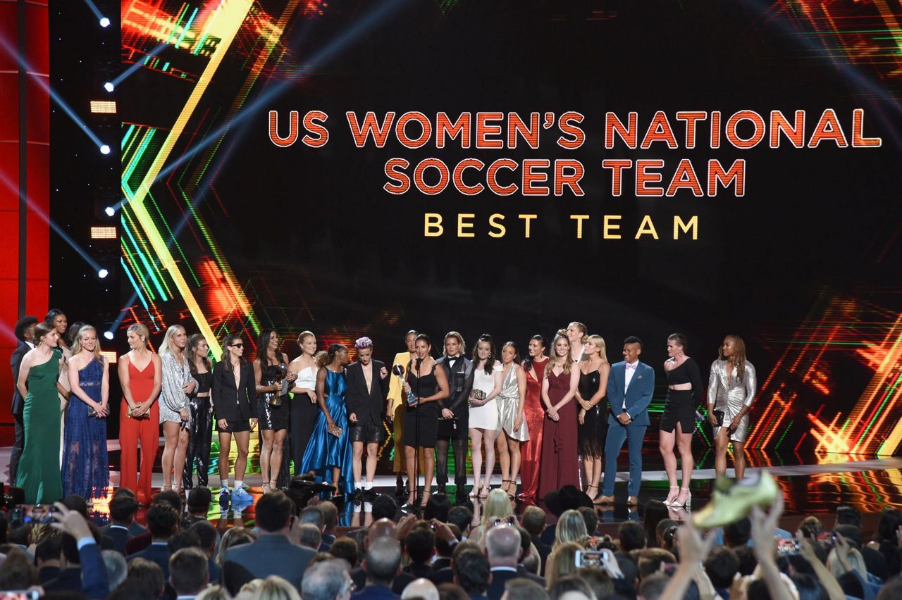 Alex Morgan Us Womens Soccer Team Honored At The Espys 