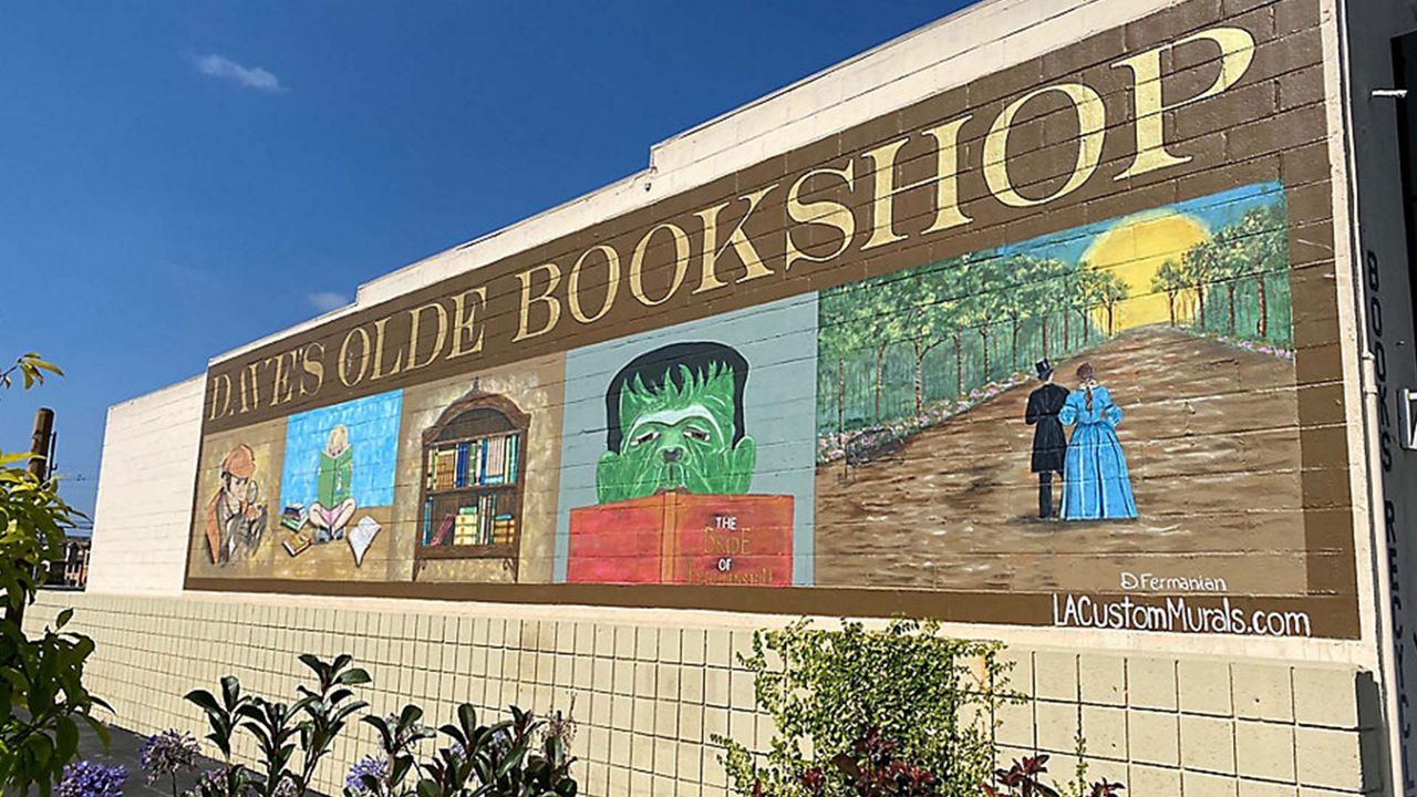 The mural marking Dave's Olde Book Shop in Redondo Beach. (Spectrum News/Ryan Cooper)