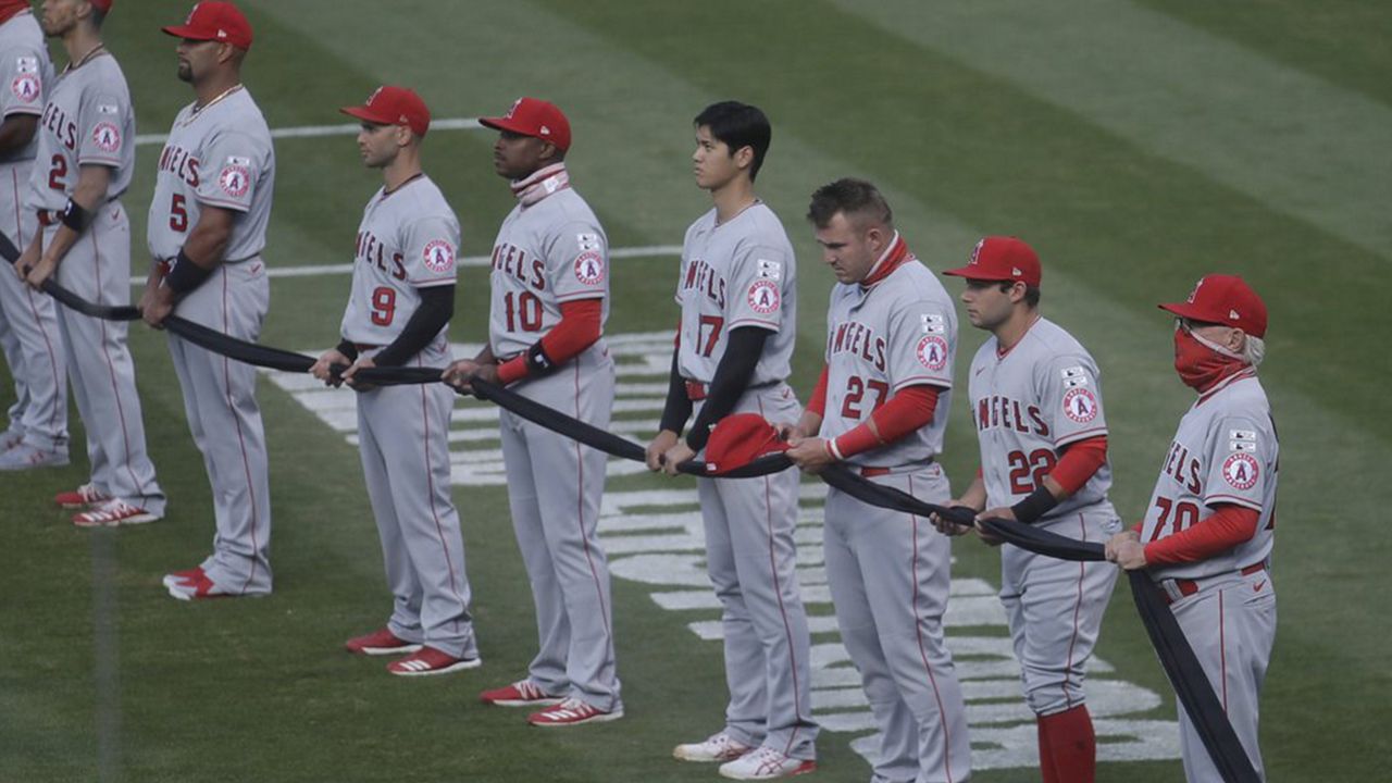 Mike Trout says he 'broke down' over Albert Pujols' departure from Angels