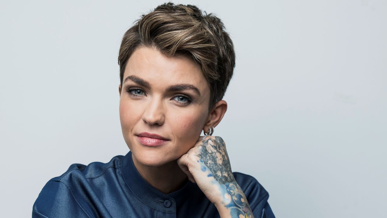 Ruby rose pelo largo