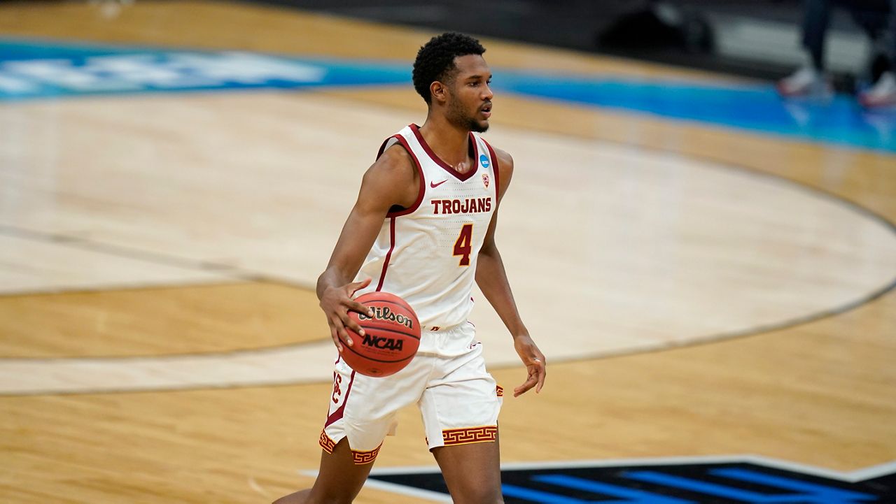 Southern California's Evan Mobley brings the ball down the court during the first half of a Sweet 16 game against Oregon in the NCAA men's college basketball tournament on March 28 at Banker's Life Fieldhouse in Indianapolis. (AP Photo/Jeff Roberson)