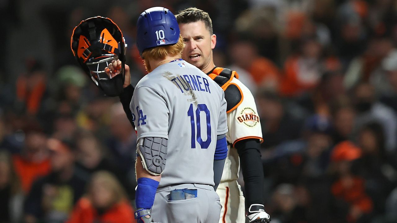 Giants beat Dodgers in playoff opener