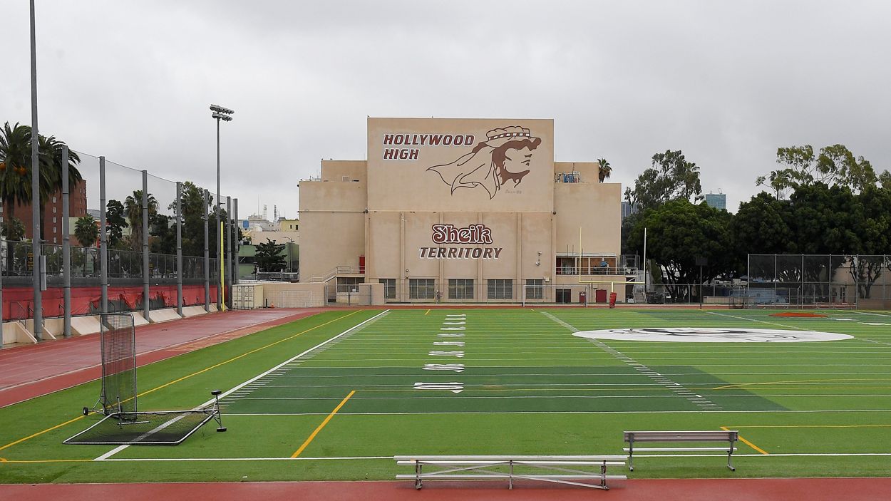 Los angeles school. Лос Анджелес школа №8. Внешний вид Лос анджелесских школ. Александрийская новая школа в Лос Анджелесе. Hollywood High School внутри.