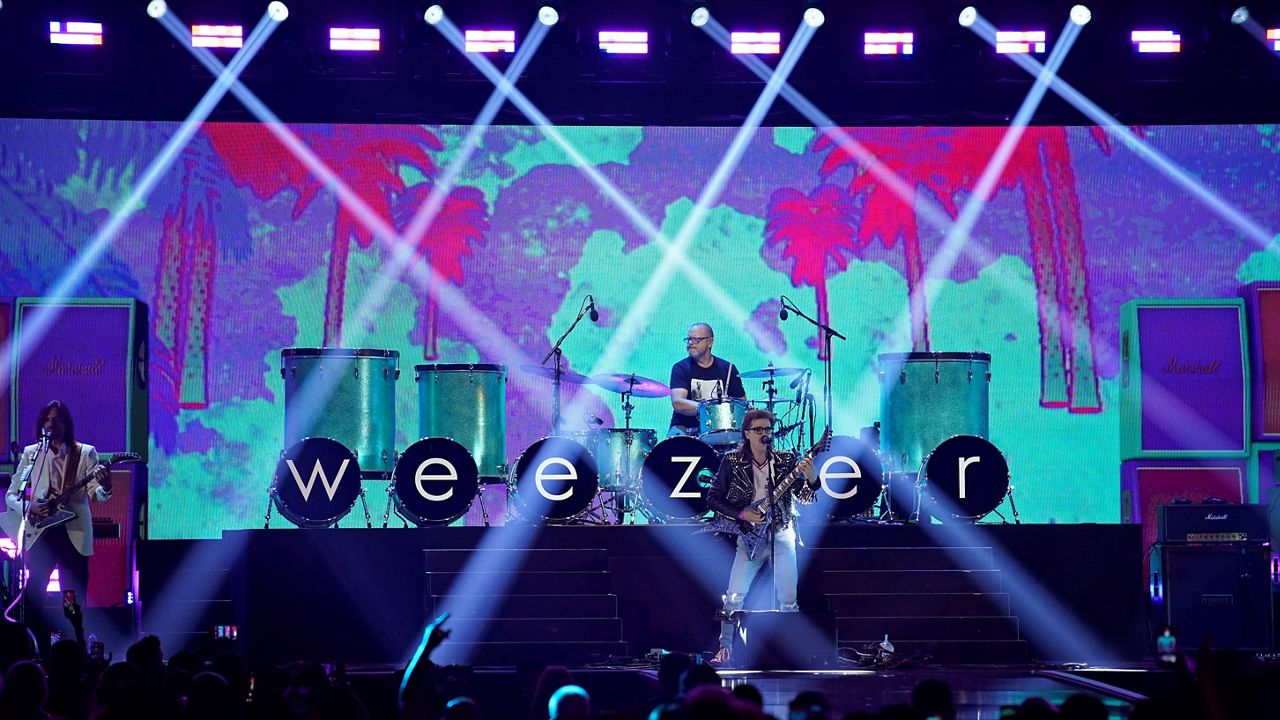 Weezer, Smashing Pumpkins headline 3-day BeachLife Festival