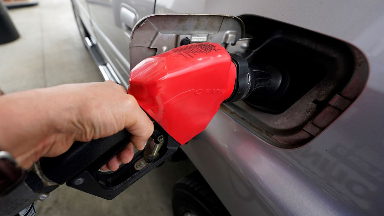 Gas pump (file photo)