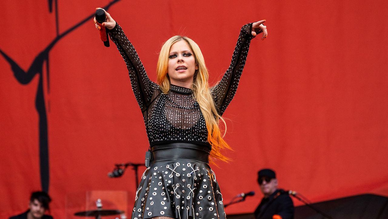 Avril Lavigne brings Greatest Hits tour to Ohio