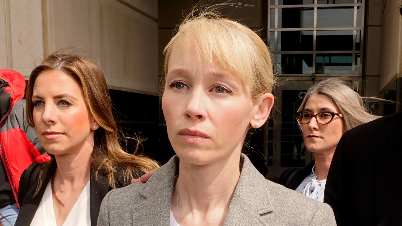 Sherri Papini of Redding leaves the federal courthouse accompanied by her attorney, William Portanova, right, after her arraignment pn April 13, 2022, in Sacramento, Calif. (AP Photo/Rich Pedroncelli)