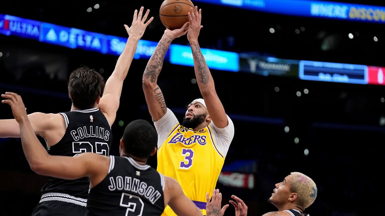 LeBron scores 46, but Clippers beat Lakers for 10th straight time