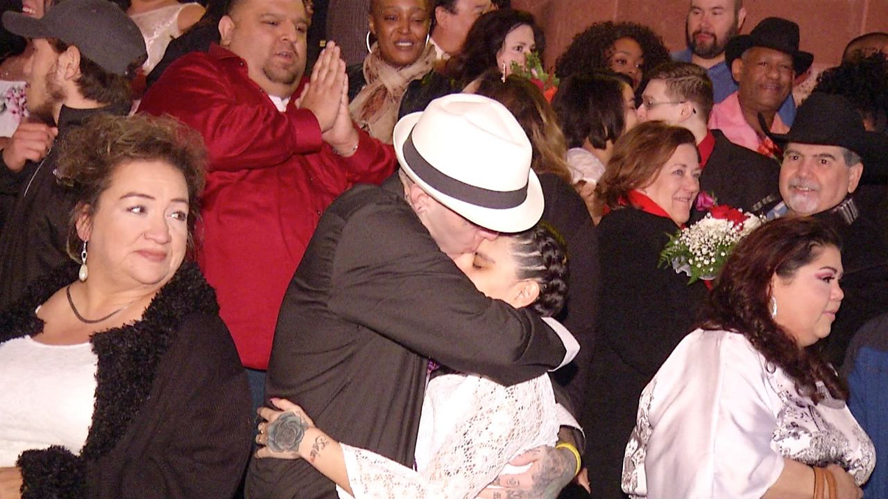 Image from a previous mass wedding on Valentine's Day outside the Bexar County courthouse (Spectrum News/File)