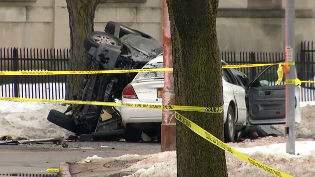 AMR Rochester Says 1 Dead After Possible 3 Vehicle Crash