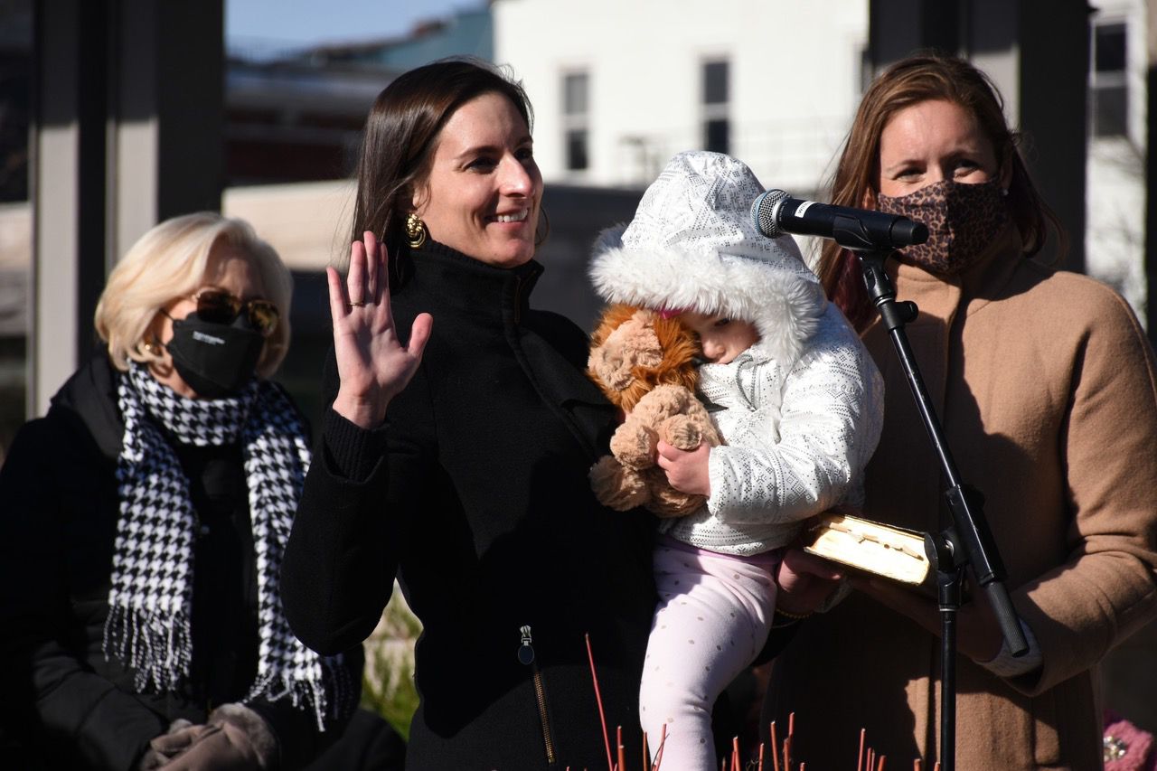 Council Member Liz Keating takes the oath of office while holding her child at Washington Park. (Provided: CitiCable)