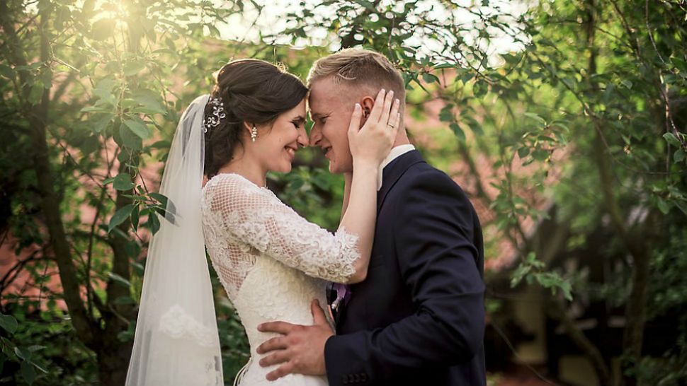 A generic photograph of a couple getting married. (Spectrum News images)