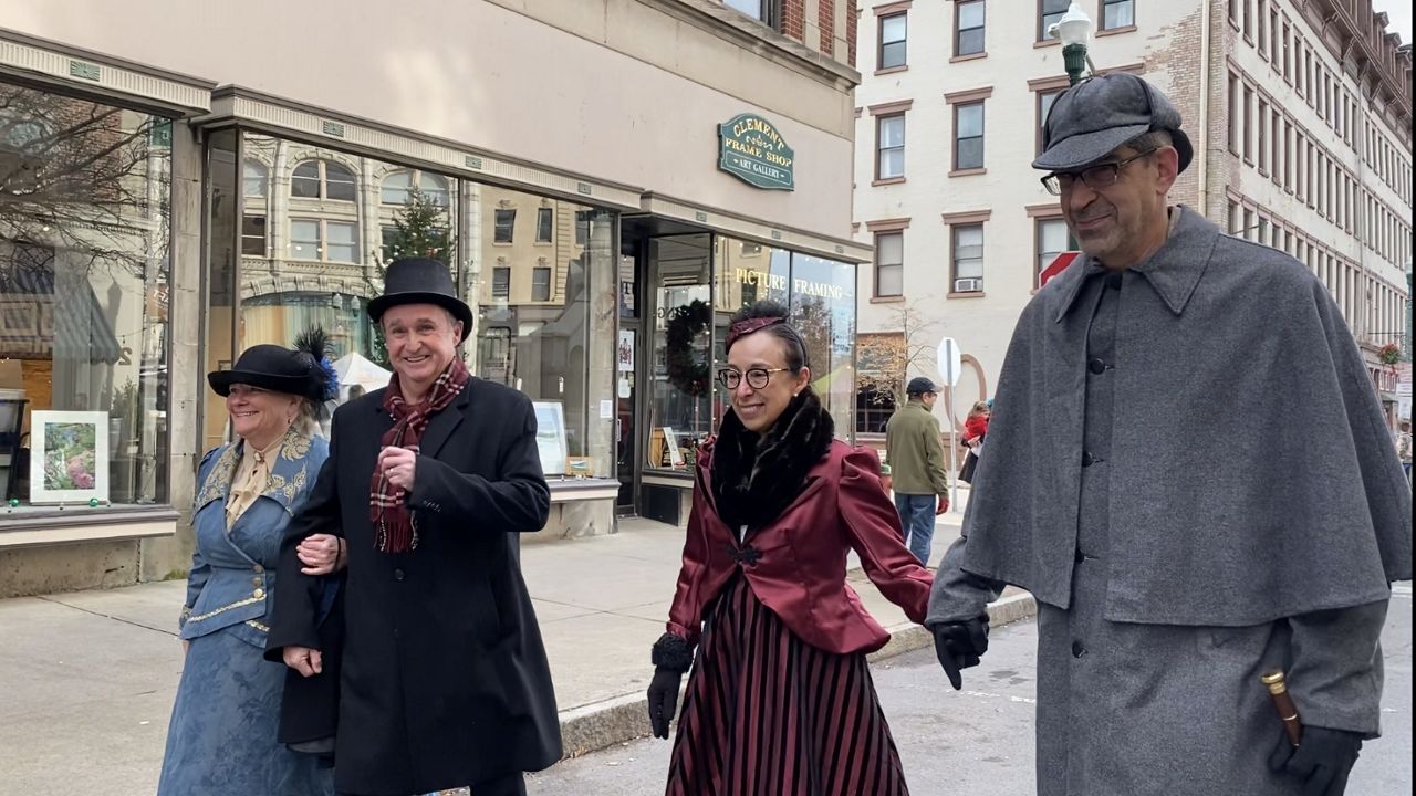 Troy takes residents back to the past with Victorian Stroll
