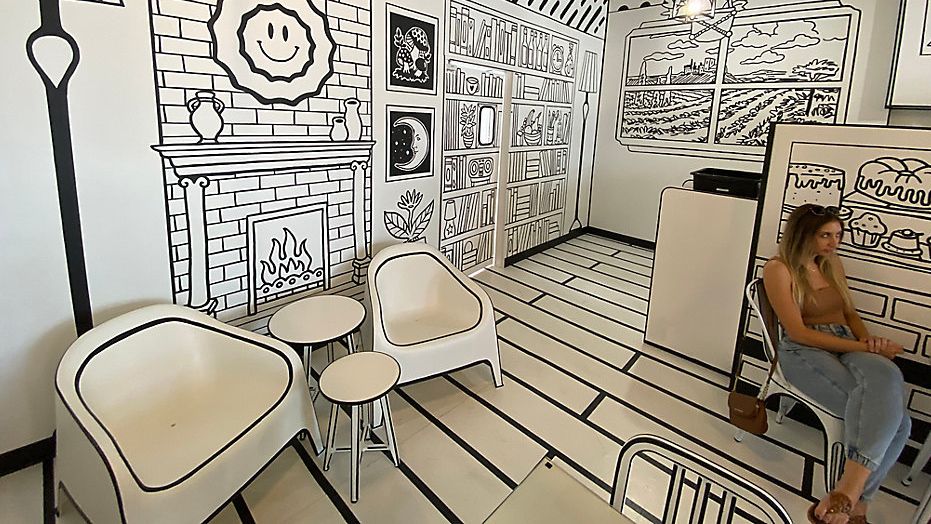 絵画 Villan Concept Cafe Cast No.2 Marco Two-dimensional cafe opens in St. Pete
