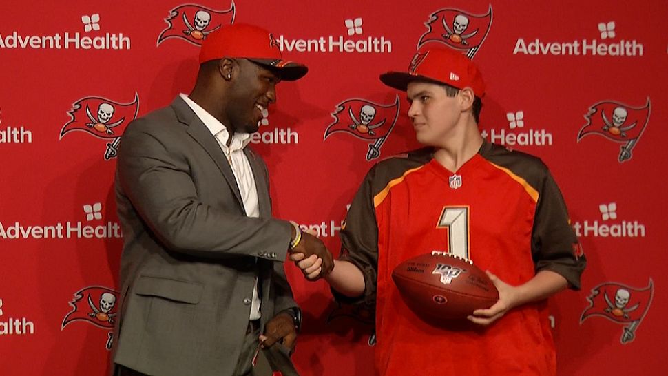 Bucs first-round draft pick Devin White and Tampa Bay fan Kacey Reynolds share a moment at White's introductory news conference.