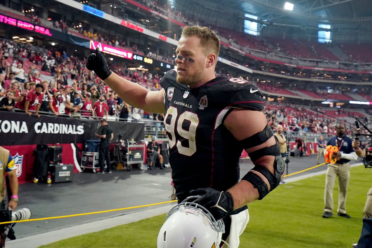 In photos: NFL: San Francisco 49ers remain undefeated with win over Arizona  Cardinals - All Photos 