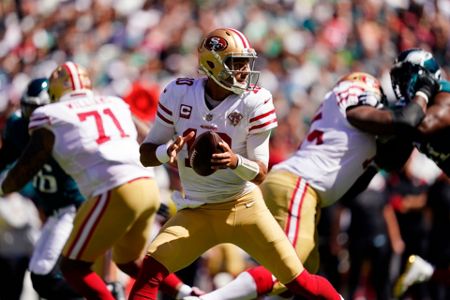 Jimmy Garoppolo, stingy defense lead San Francisco 49ers past