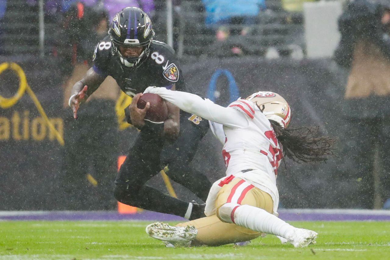 Baltimore, United States. 01st Dec, 2019. Baltimore Ravens tight end Mark  Andrews (89) celebrates a 20-yard touchdown pass against the San Francisco  49ers during the first half of an NFL game at