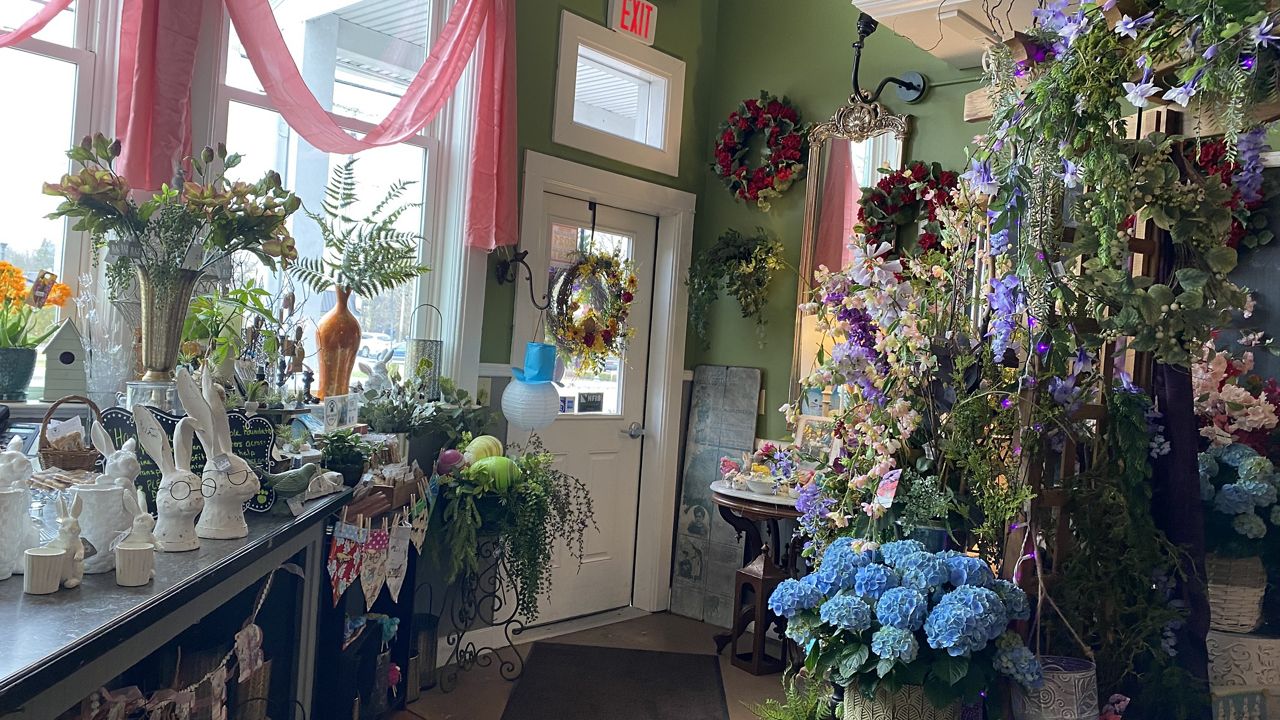 Global flower shortage not stopping Saratoga floral shop