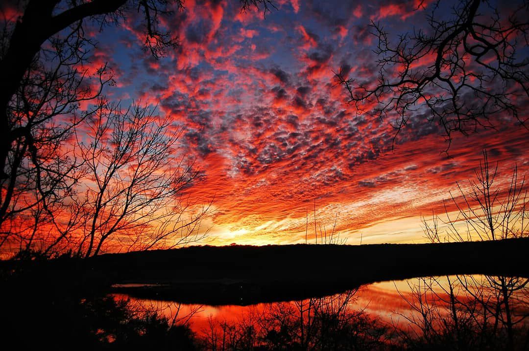 Sunset photo taken at the Stillhouse Hollow Lake. 