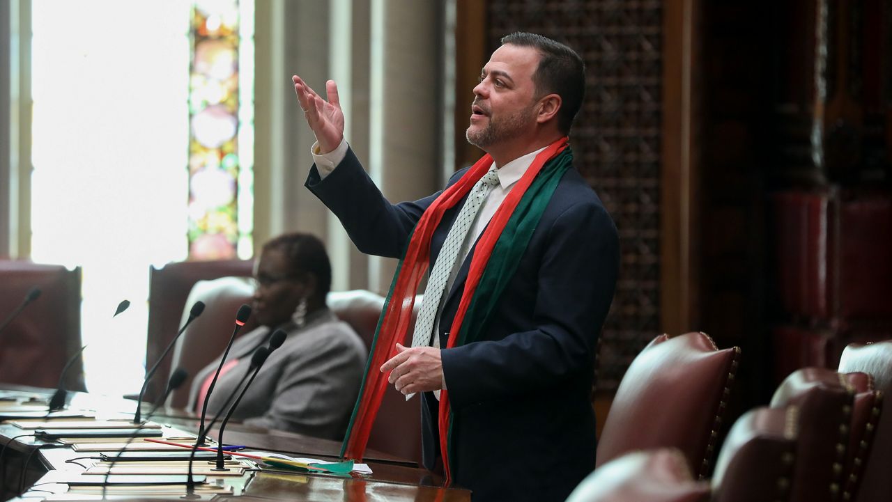Image for Complaint against a judge prompts more calls for N.Y. state Sen. Luis Sepulveda to resign