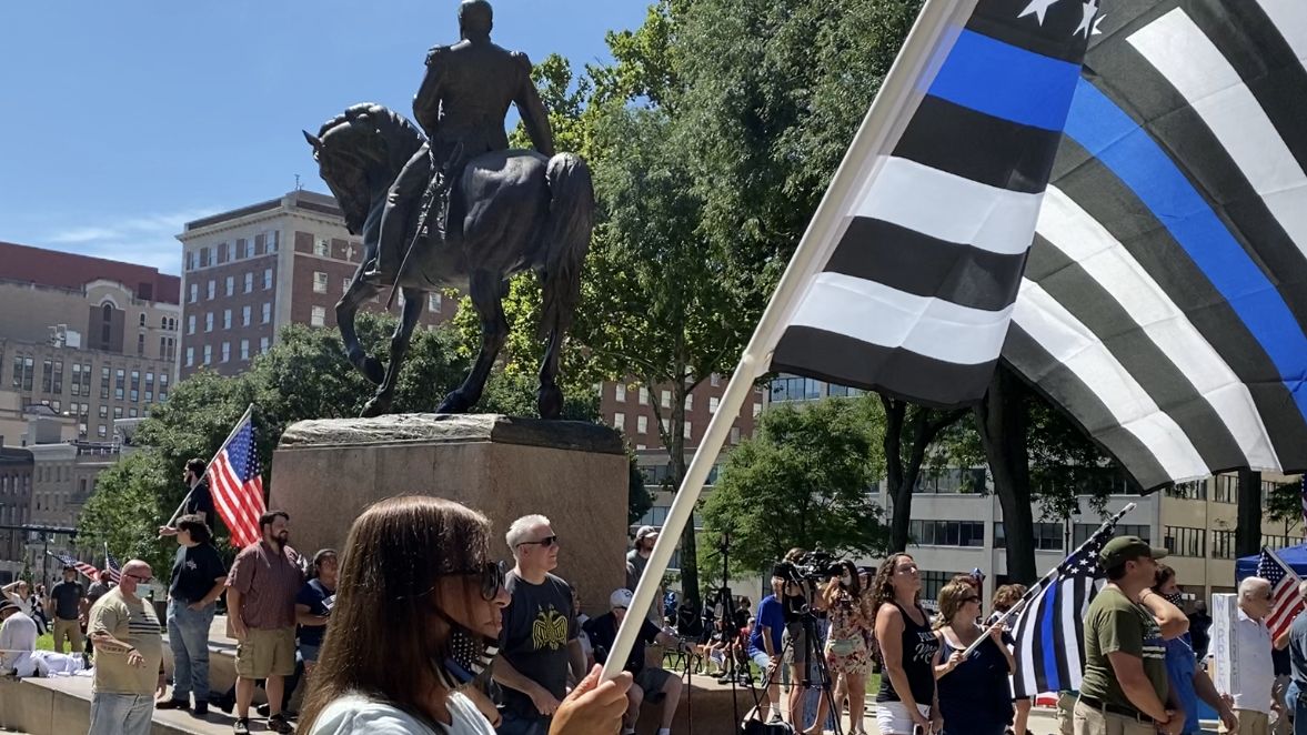 “Back the Blue” Rally Turns Chaotic in Albany, Ends With Conversation