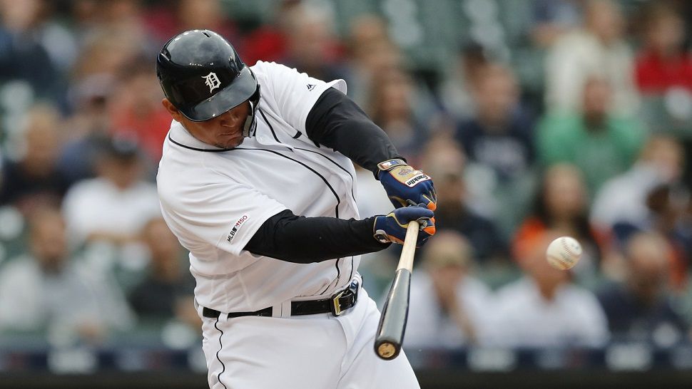 Short hits pinch-hit, three-run homer, Tigers beat Royals 6-4