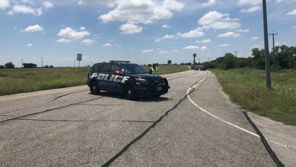 1 Killed, 4 Injured in Crash