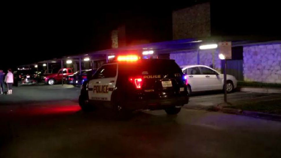 Body found in San Antonio apartment fire
