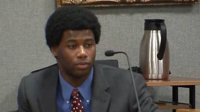 Meechail Criner appears on this witness stand at his capital murder trial in Austin, Texas, in this image from July 18, 2018. (Spectrum News)