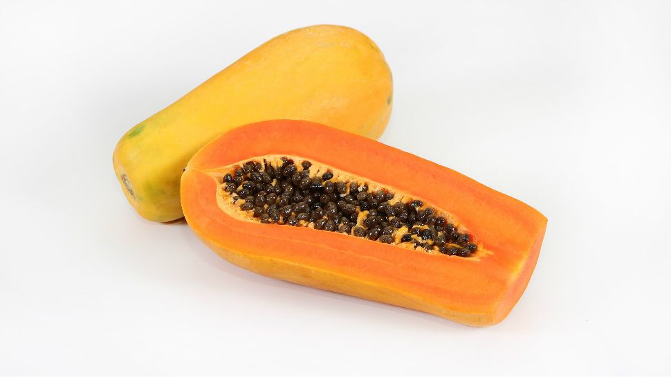A papaya cut in half. (Photo credit: Varintorn Kantawong from Pixabay)