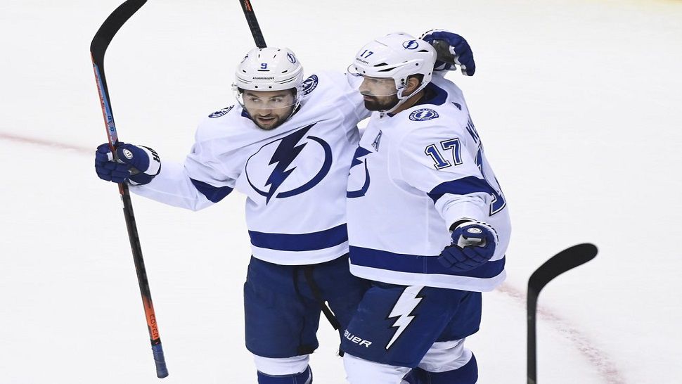 Tyler Johnson Keeps Lightning Perfect in Round Robin Play