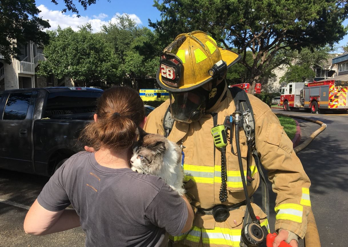 More than 20 displaced after fire at Austin apartments