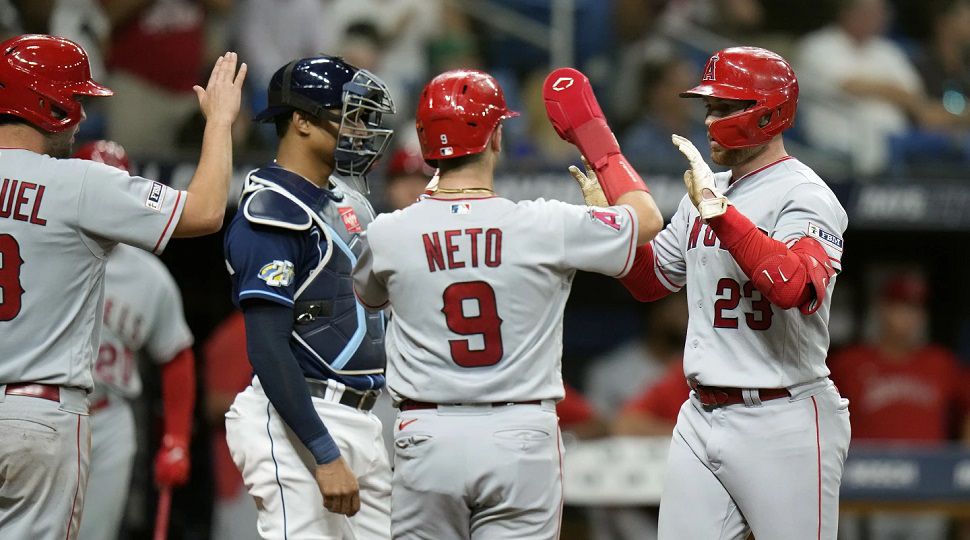 Willi Castro hits 2-run homer in 7th and Twins top Rays 3-2