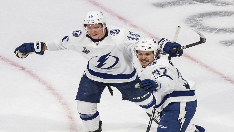 Johnson, Palat score first NHL goals in Lightning win