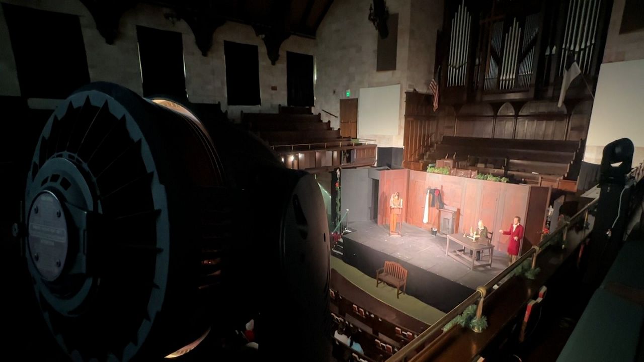 Hollywood holiday tradition continues with performance of 'A Christmas Carol'