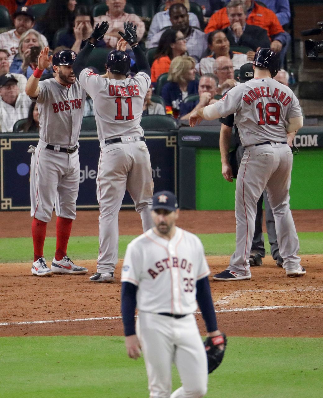 Heart Stopping Finish! Astros Hang Onto Edge In Series Opener Against Red Sox - r93vzze