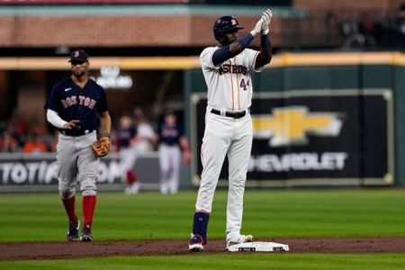 Astros' Yordan Álvarez returns from double knee surgery to win