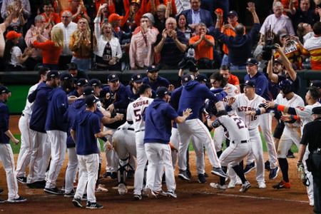 Altuve's HR in 9th sends Astros to World Series over Yankees