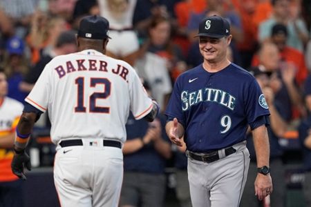 Alvarez hits 3-run HR vs Ray in 9th, Astros jolt M's in ALDS