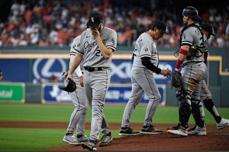 Astros take 2-0 lead over Sox in ALDS