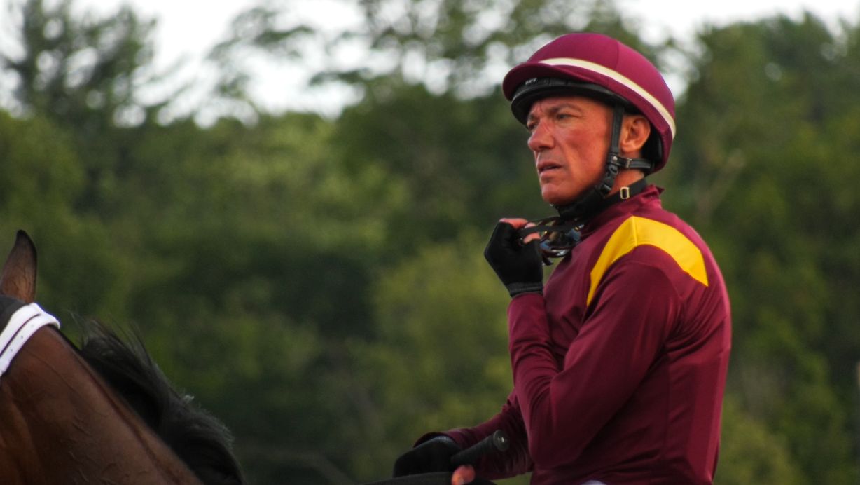 Jockey Dettori extends horse racing career in the U.S.