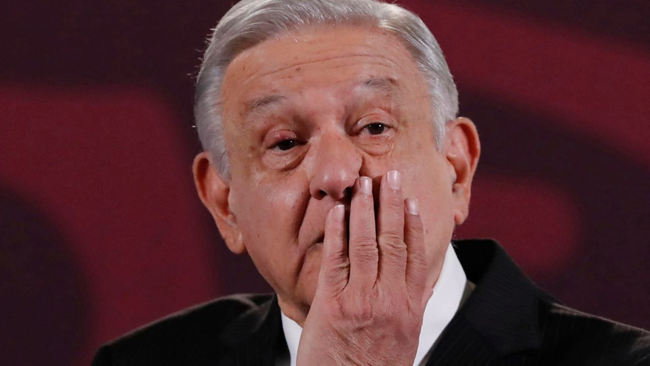 AMLO.