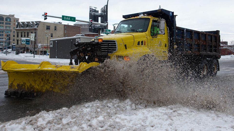 Cleanup efforts begin in Erie County after heavy lake-effect snow hits ...