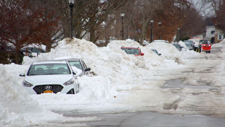 Gov. Hochul urges precaution amid Lake-Effect Snow Warnings