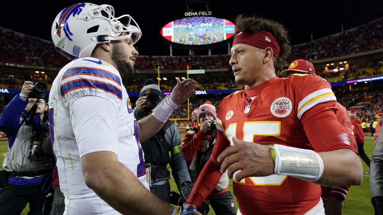 Chiefs' Patrick Mahomes battles Josh Allen, Bills in playoff road