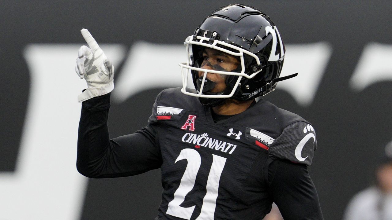 Cincinnati wide receiver Tyler Scott drafted by Chicago Bears